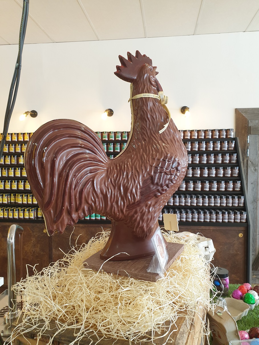 Le coq en chocolat réalisé par Charles Chocolartisan - Maîtr Artisan Chocolatier